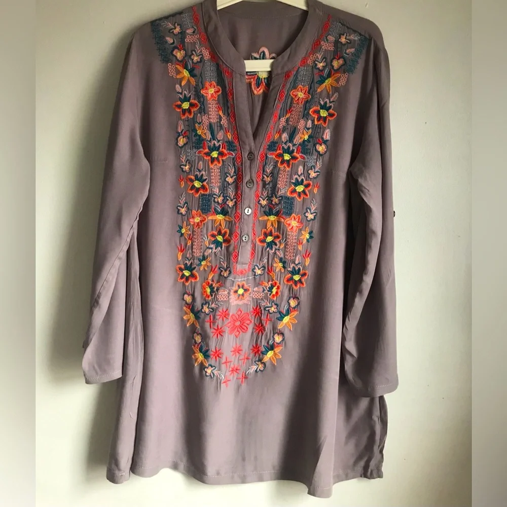 LUNA MOON Embroidered Tunic Top - Picture 4 of 10